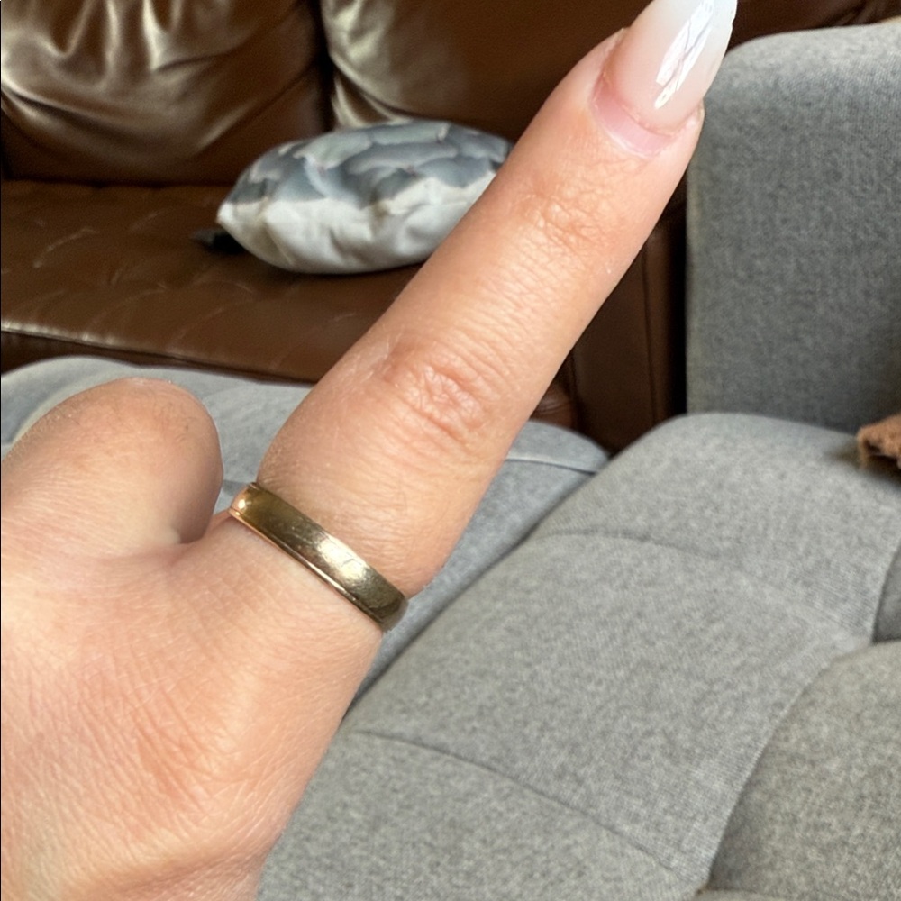 Solid vintage 10k Yellow Gold Band Ring Vintage